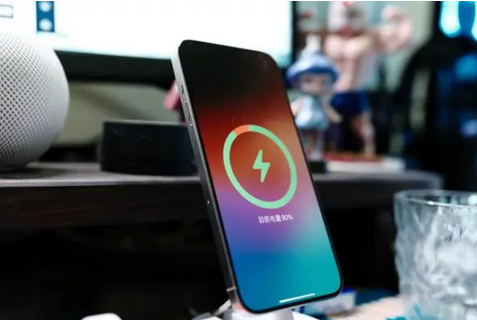 璧山苹果15换屏服务分享用什么充电器给iPhone15充电更好 
